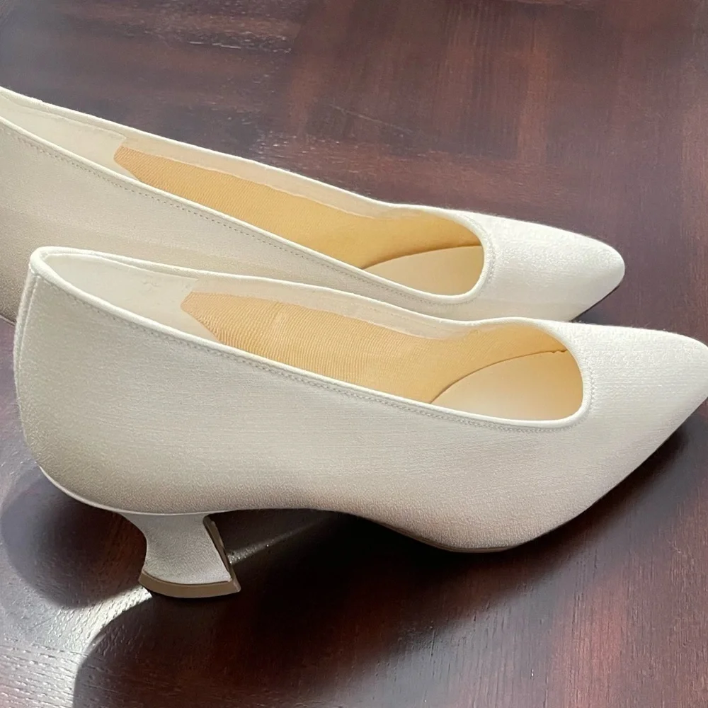Special Occasion by Saugus . Women’s size 7 Shoes. Pomp, cream Satin.